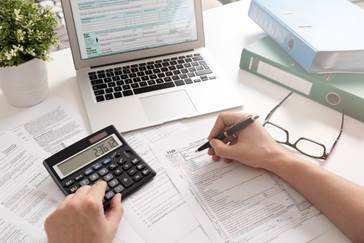 4 Things to Consider While Hiring an Accountant For a Limited Company -  Minting Cash